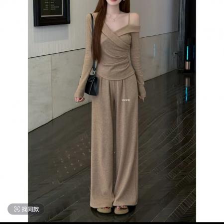 FA47178# 香肩捕手温柔包裹不对称交叉斜领打褶上衣直筒显瘦裤子套装  服裝批發女裝批發服飾貨源