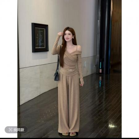 FA47178# 香肩捕手温柔包裹不对称交叉斜领打褶上衣直筒显瘦裤子套装  服裝批發女裝批發服飾貨源