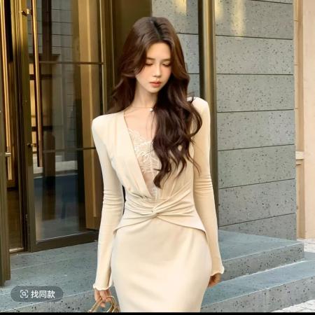 FA47181# 木子李的李柔蕾奢裁设计感针织蕾丝花边深V领扭结收腰连衣裙  服裝批發女裝批發服飾貨源