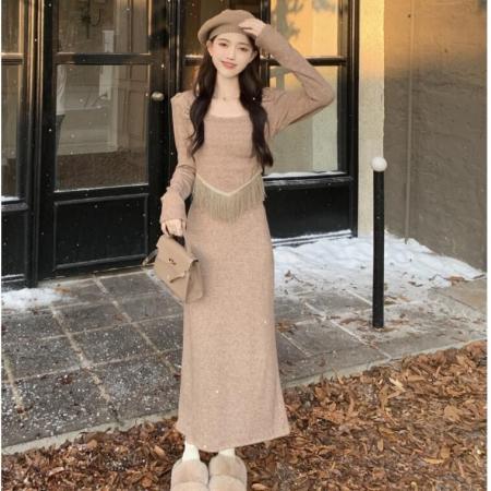 FA47182# 时尚套装女秋冬设计感小众流苏针织衫半身裙盐系穿搭高级感两件套  服裝批發女裝批發服飾貨源
