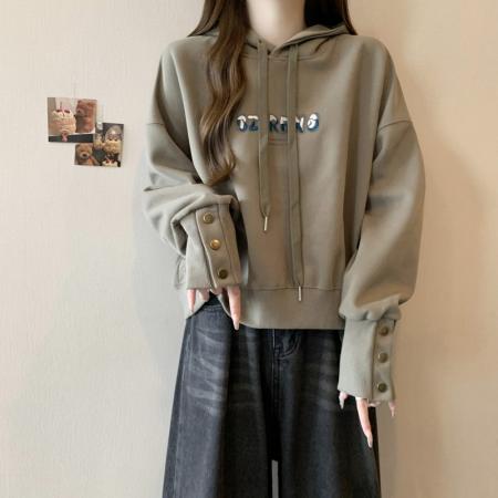 FA47195# 华棉设计感袖口纽扣连帽套头短款卫衣女新款短款帽衫上衣外套  服裝批發女裝批發服飾貨源