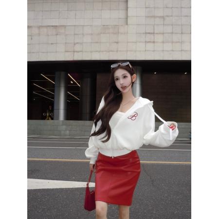 FA47231# 韩系字母刺绣连帽宽松休闲时髦卫衣女红色皮裙套装  服裝批發女裝批發服飾貨源