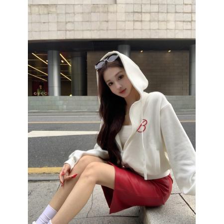 FA47231# 韩系字母刺绣连帽宽松休闲时髦卫衣女红色皮裙套装  服裝批發女裝批發服飾貨源