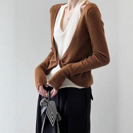 FA47260# 秋季新款流行独特别致设计轻奢显瘦百搭咖色V领假两件上衣ins  服裝批發女裝批發服飾貨源