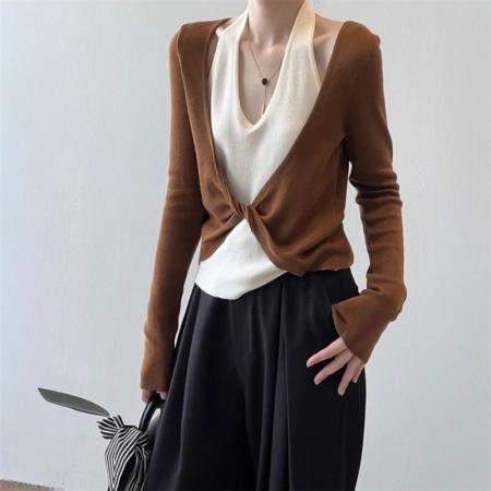 FA47260# 秋季新款流行独特别致设计轻奢显瘦百搭咖色V领假两件上衣ins  服裝批發女裝批發服飾貨源