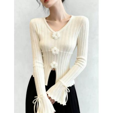 FA47410# 白色立体花朵V领喇叭袖修身针织衫女秋冬季巨好看设计感上衣  服裝批發女裝批發服飾貨源