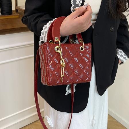 FA47428# 简约洋气菱格绣线手提包潮新款韩版复古休闲单肩斜挎小方包女 女包批发包包批发货源