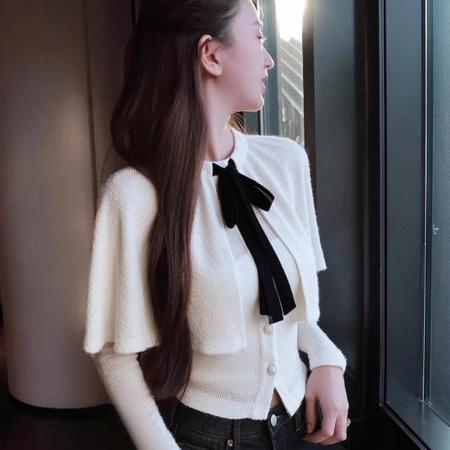 绝美巨好看冬季时尚轻熟气质氛围感淡人高知穿搭白色斗篷上衣  服裝批發女裝批發服飾貨源