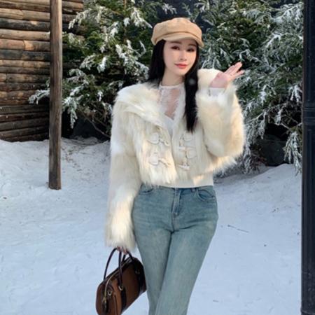 FA47718# 韩版环保狐狸毛短款显瘦仿皮草女冬季新款宽松加厚牛角扣外套  服裝批發女裝批發服飾貨源