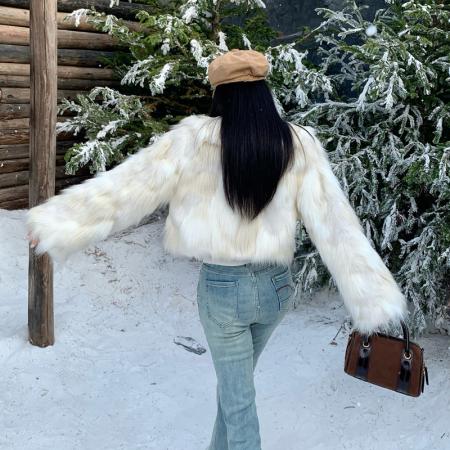 FA47718# 韩版环保狐狸毛短款显瘦仿皮草女冬季新款宽松加厚牛角扣外套  服裝批發女裝批發服飾貨源