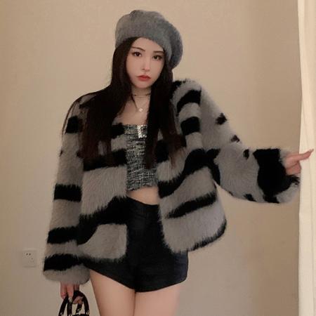 FA47719# 冬季新款斑马仿狐狸小香风时尚皮草外套女百搭短款毛毛大衣  服裝批發女裝批發服飾貨源