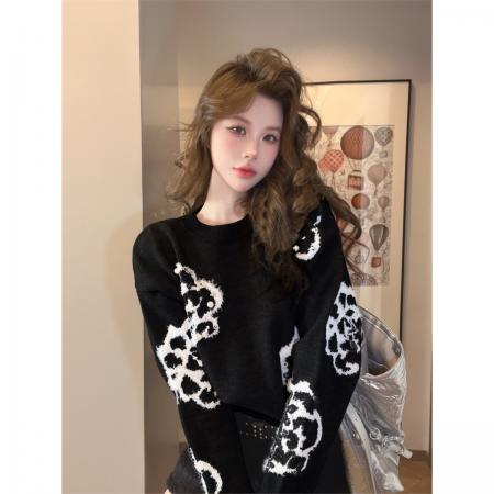 FA47757# 灰色珍珠花纹装饰毛衣女复古小众宽松圆领长袖上衣  服裝批發女裝批發服飾貨源