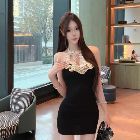 法式名媛风挂脖包臀裙女春夏小众气质性感露肩收腰褶皱连衣裙  服裝批發女裝批發服飾貨源