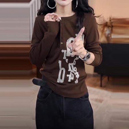 FA47815# 早秋新款街头松弛慵懒风字母领扣T恤女时髦设计感纽扣长袖上衣潮 服裝批發女裝批發服飾貨源