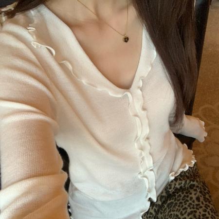 FA47885# 韩版设计感木耳边V领打底衫女长袖秋季新款洋气显瘦t恤时尚上衣潮 服裝批發女裝批發服飾貨源