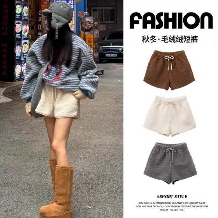 白色羊羔绒短裤女外穿秋冬新款复古保暖高腰A字显瘦休闲裤子 服裝批發女裝批發服飾貨源