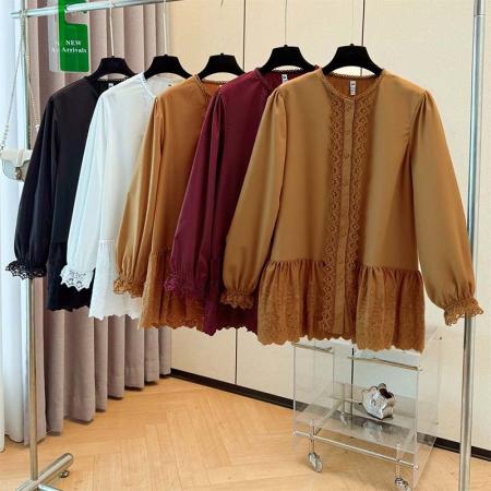 FA48194# 跨境专供春秋季新款甜美小清新圆领蕾丝拼接镂空设计长袖宽松衬衫 服裝批發女裝批發服飾貨源