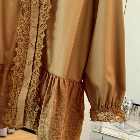 FA48194# 跨境专供春秋季新款甜美小清新圆领蕾丝拼接镂空设计长袖宽松衬衫 服裝批發女裝批發服飾貨源