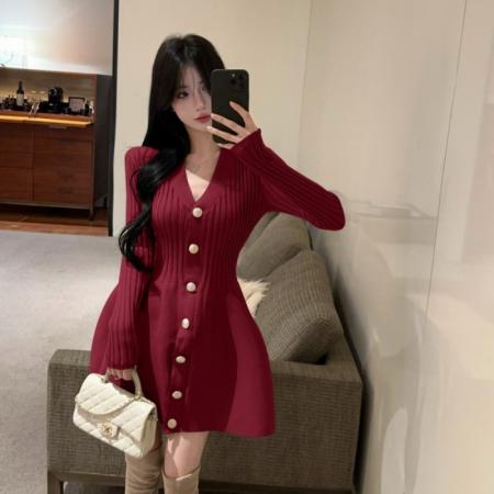 FA48337# 金属扣V领蓬蓬针织连衣裙女秋冬气质高级感小香风打底裙 服裝批發女裝批發服飾貨源