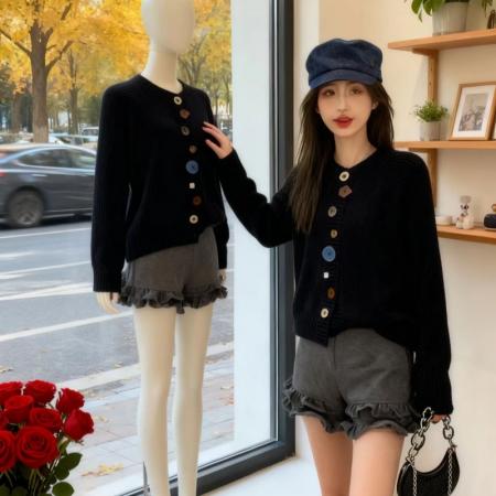FA48393# 秋冬季新款减龄上衣设计感不规则彩扣针织开衫毛衣外套 服裝批發女裝批發服飾貨源