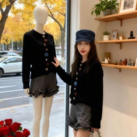 FA48393# 秋冬季新款减龄上衣设计感不规则彩扣针织开衫毛衣外套 服裝批發女裝批發服飾貨源