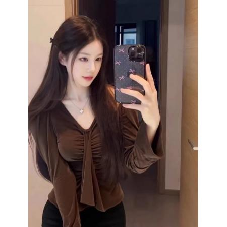 FA48436# 秋冬法式复古v领丝绒打底衫女内搭设计感甜辣妹收腰正肩长袖上衣 服裝批發女裝批發服飾貨源