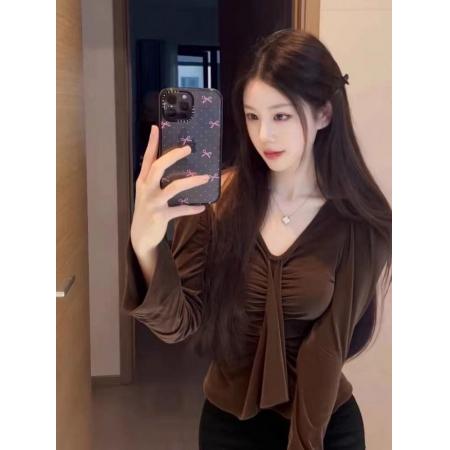 FA48436# 秋冬法式复古v领丝绒打底衫女内搭设计感甜辣妹收腰正肩长袖上衣 服裝批發女裝批發服飾貨源