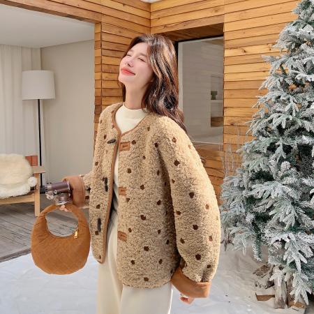 FA48452# 羊羔绒复合麂皮毛巾绣法一可盐可甜波点羊羔毛皮毛一体 服裝批發女裝批發服飾貨源