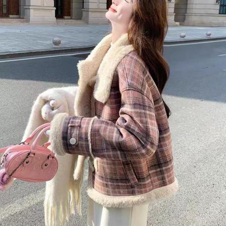 FA48453# 格子皮毛一体羊羔绒外套女短款冬季新款爆款小个子羊羔毛棉服 服裝批發女裝批發服飾貨源
