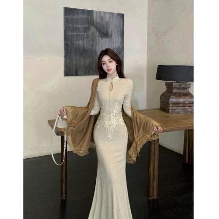 法式复古巨好看的秋冬连衣裙立领刺绣针织温婉气质两件套 服裝批發女裝批發服飾貨源