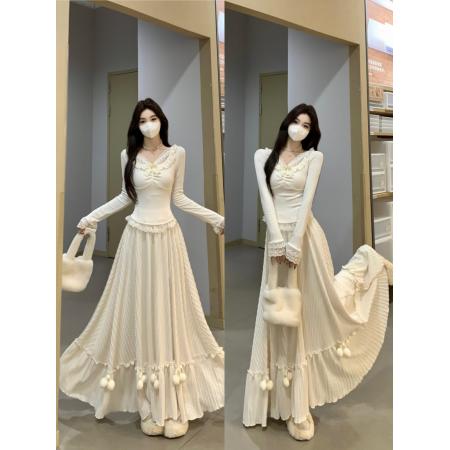 温柔纯欲蕾丝V领显瘦针织上衣+磨毛压褶毛球半身裙两件套 服裝批發女裝批發服飾貨源