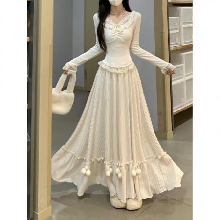 温柔纯欲蕾丝V领显瘦针织上衣+磨毛压褶毛球半身裙两件套 服裝批發女裝批發服飾貨源