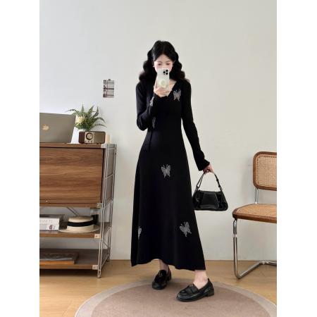 大码女装胖mm秋冬法式赫本风黑色V领烫钻蝴蝶显瘦毛衣连衣裙 服裝批發女裝批發服飾貨源