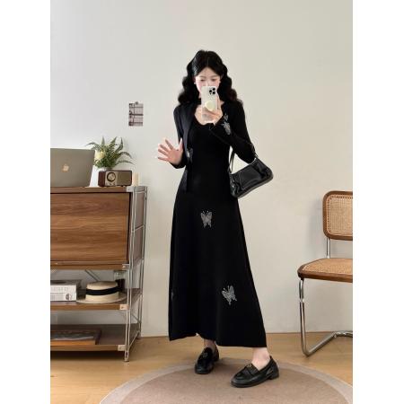 大码女装胖mm秋冬法式赫本风黑色V领烫钻蝴蝶显瘦毛衣连衣裙 服裝批發女裝批發服飾貨源