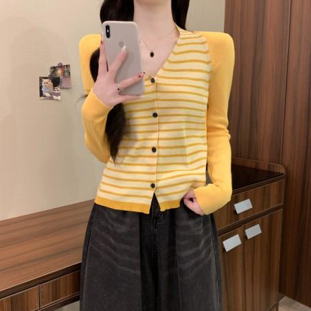 FA48895# 秋冬新款设计感气质小香风假两件条纹拼接挂脖轻熟针织衫 服裝批發女裝批發服飾貨源