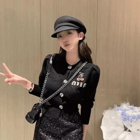 FA49064# 新年圣诞穿搭小香风红色毛衣外套女秋冬季高级感刺绣针织开衫上衣 服裝批發女裝批發服飾貨源