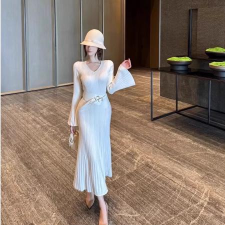 FA49101# 高级感纯欲V领针织毛衣连衣裙极简风设计感秋冬内搭包臀内搭长裙 服裝批發女裝批發服飾貨源