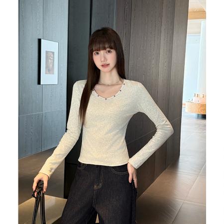 FA49276# 白色铆钉斜肩长袖t恤女秋季收腰内搭打底衫女外穿 服裝批發女裝批發服飾貨源