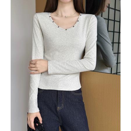 FA49276# 白色铆钉斜肩长袖t恤女秋季收腰内搭打底衫女外穿 服裝批發女裝批發服飾貨源