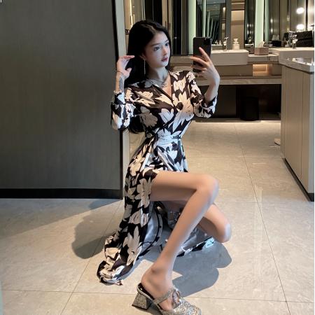 新款印花复古系带遮肉长袖显瘦v领连衣裙