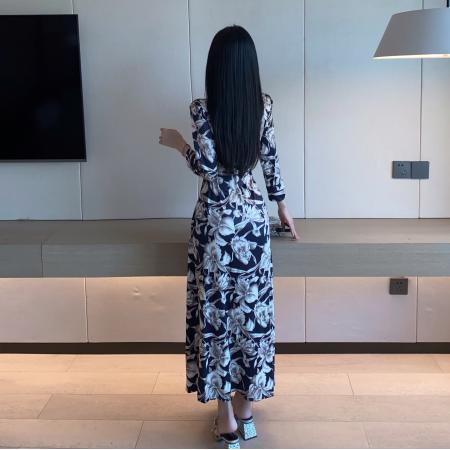 新款印花复古系带遮肉长袖显瘦v领连衣裙