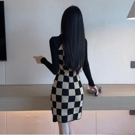 新款针织衫长袖显瘦设计感棋格紧身连衣裙