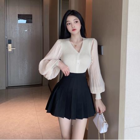 新款灯笼袖薄款针织衫上衣+黑色百褶裙