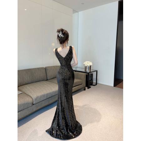 新款性感低胸修身显瘦镂空丝绒露背连衣裙