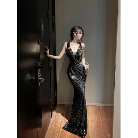 新款性感低胸修身显瘦镂空丝绒露背连衣裙