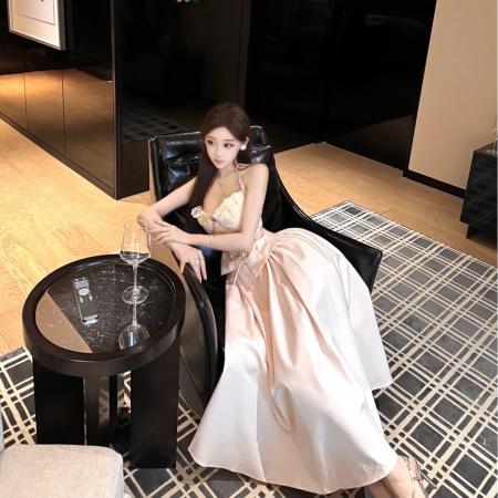 新款贵气感千金穿搭粉色吊带裙温柔风气质收腰a字连衣裙