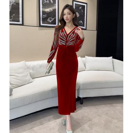 女主气场穿搭高级感轻奢小众不撞款烫钻丝绒礼服连衣裙