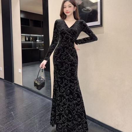 冬装新款黑色V领修身显瘦包臀鱼尾裙