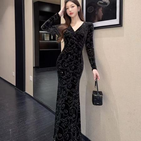 冬装新款黑色V领修身显瘦包臀鱼尾裙