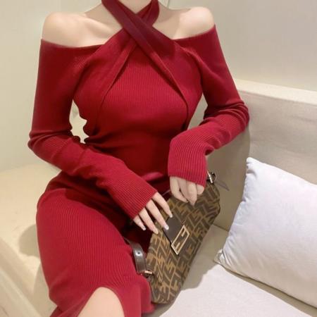 秋冬修身针织连衣裙女性感交叉挂脖露肩设计感打底中长裙 服裝批發女裝批發服飾貨源